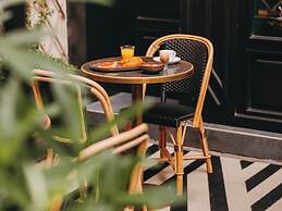 Snob Hotel