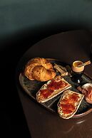 Snob Hotel