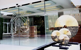 Metro Hotel & Spa