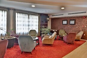 Balcony Hotel & Suites