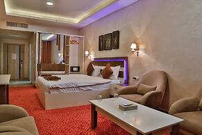 Balcony Hotel & Suites