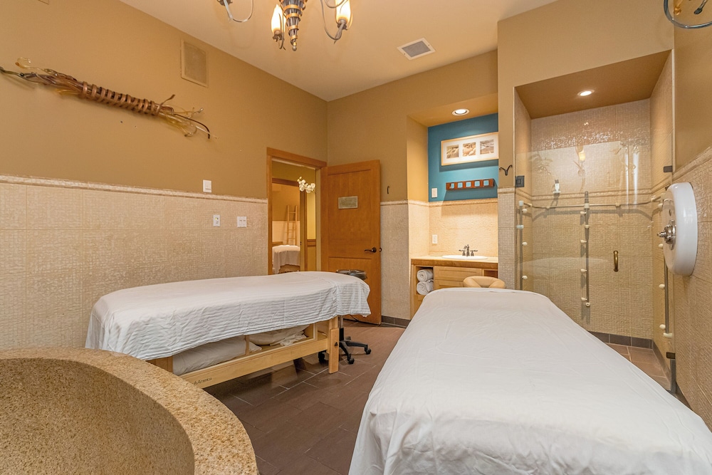 Pacific Shores Resort & Spa