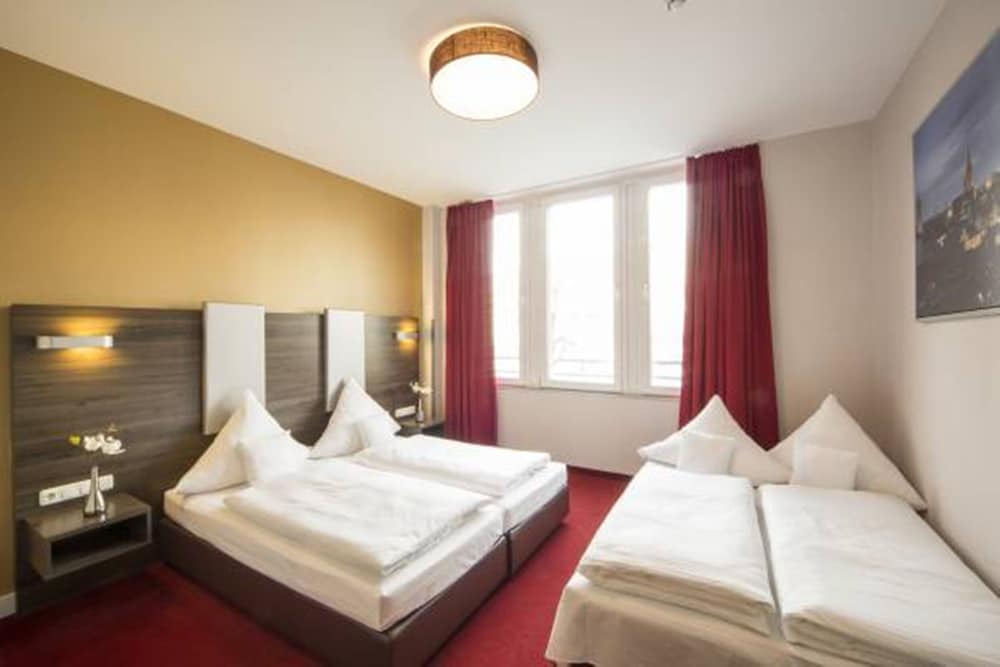 KOOS Hotel&Apartments