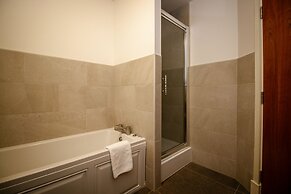 Turnberry Apartments