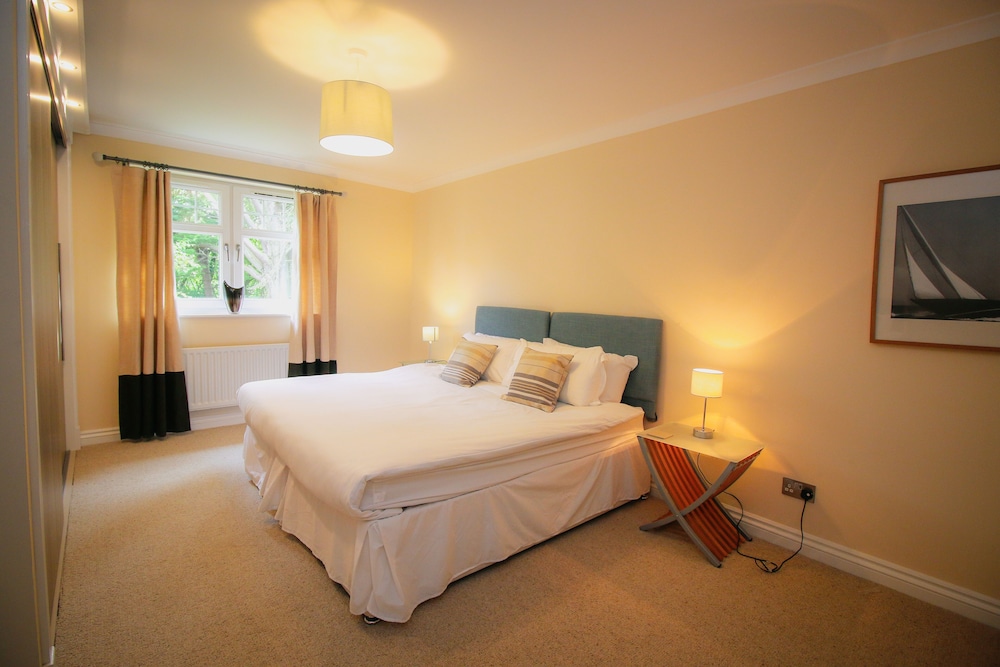 Turnberry Apartments