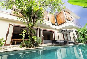 Villa Tepi Sungai