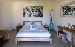 Villa Tepi Sungai