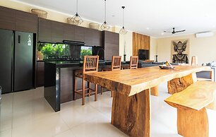 Villa Tepi Sungai