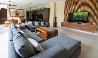 Villa Tepi Sungai