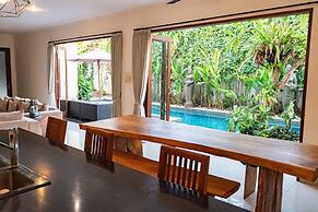 Villa Tepi Sungai