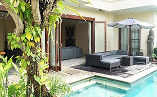 Villa Tepi Sungai
