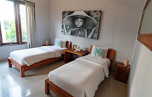Villa Tepi Sungai