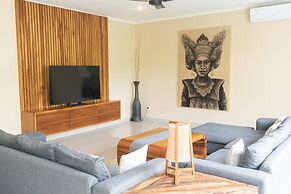Villa Tepi Sungai