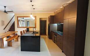 Villa Tepi Sungai