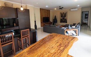 Villa Tepi Sungai