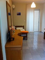 Manias Apartments