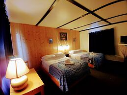 Dwight Riverside Inn