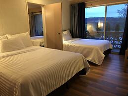 Holiday House Motel