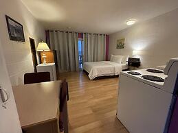 Holiday House Motel