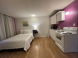 Holiday House Motel