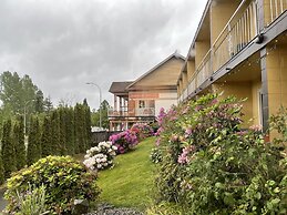 Holiday House Motel