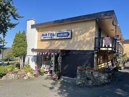Holiday House Motel