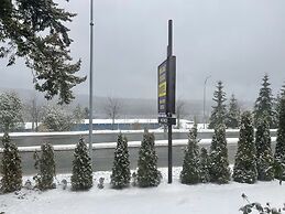 Holiday House Motel