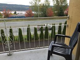 Holiday House Motel