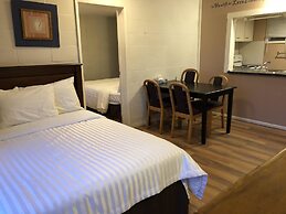 Holiday House Motel