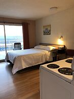Holiday House Motel