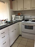 Holiday House Motel