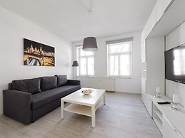 City Park Apartments Ludi