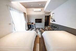 Here B&B