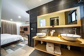 Here B&B