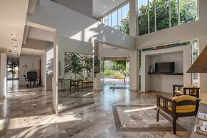 Peli Hotel