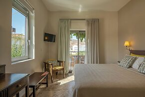 Peli Hotel