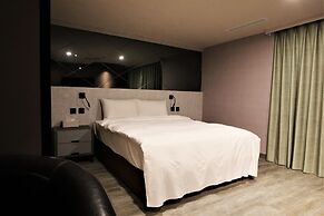 Golden Home Hotel