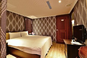 Golden Home Hotel
