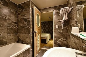 Golden Home Hotel