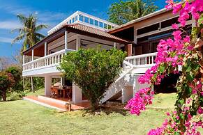 Baan Khunying – Secluded Phuket Beachfront Villa