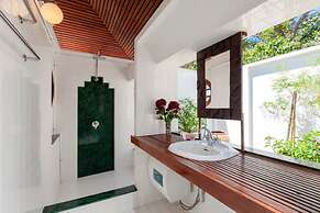 Baan Khunying – Secluded Phuket Beachfront Villa