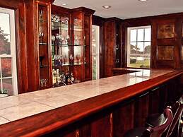 Kingsbay Mansion & Vacation Houses