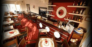 Çanak Hotel