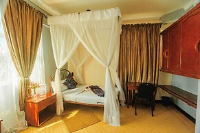 The Okaseni Lodge