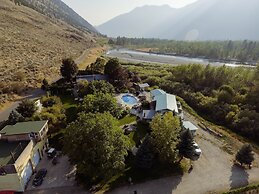 Similkameen Wild Resort & Winery