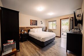 Similkameen Wild Resort & Winery