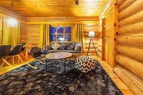 Kuukkeli Log Houses Aurora Resort
