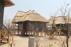 Dzibanana Lodge & Camping