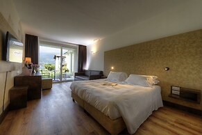 Bella Hotel & Restaurant