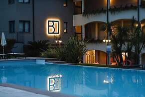 Bella Hotel & Restaurant
